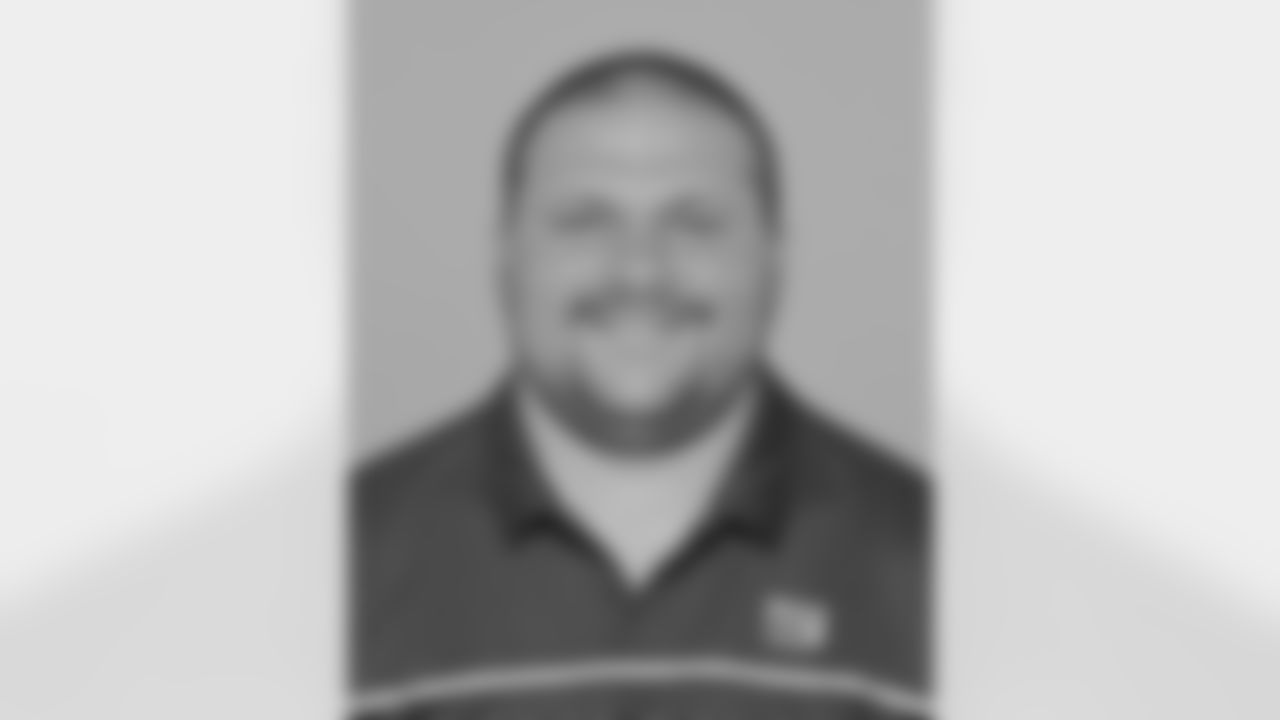 Assistant Offensive Line Coach Tony Sparano Jr.