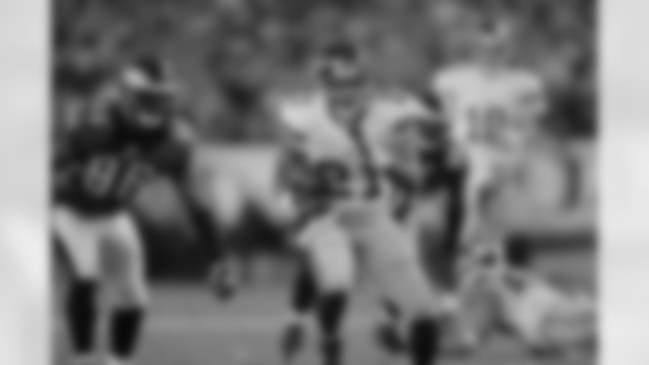 t.5: RB Tiki Barber - 8 TDs