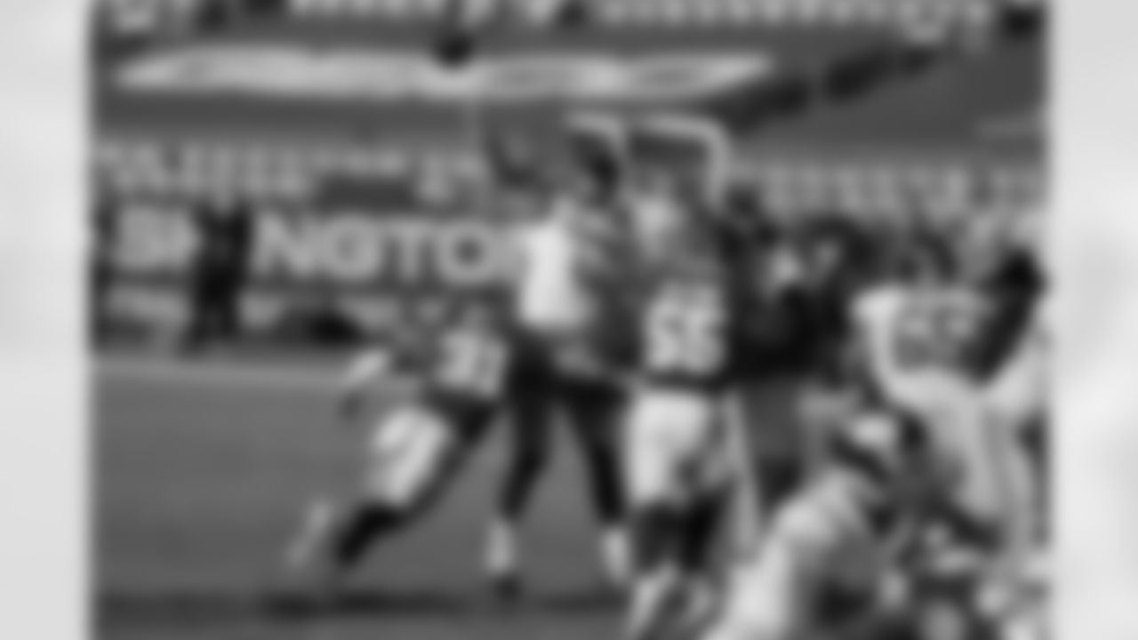 New York Giants quarterback Daniel Jones (8) throws the ball during an NFL football game against the Washington Football Team on Sunday, November 8, 2020 in Landover, Maryland. (Mikey Owens/NFL)