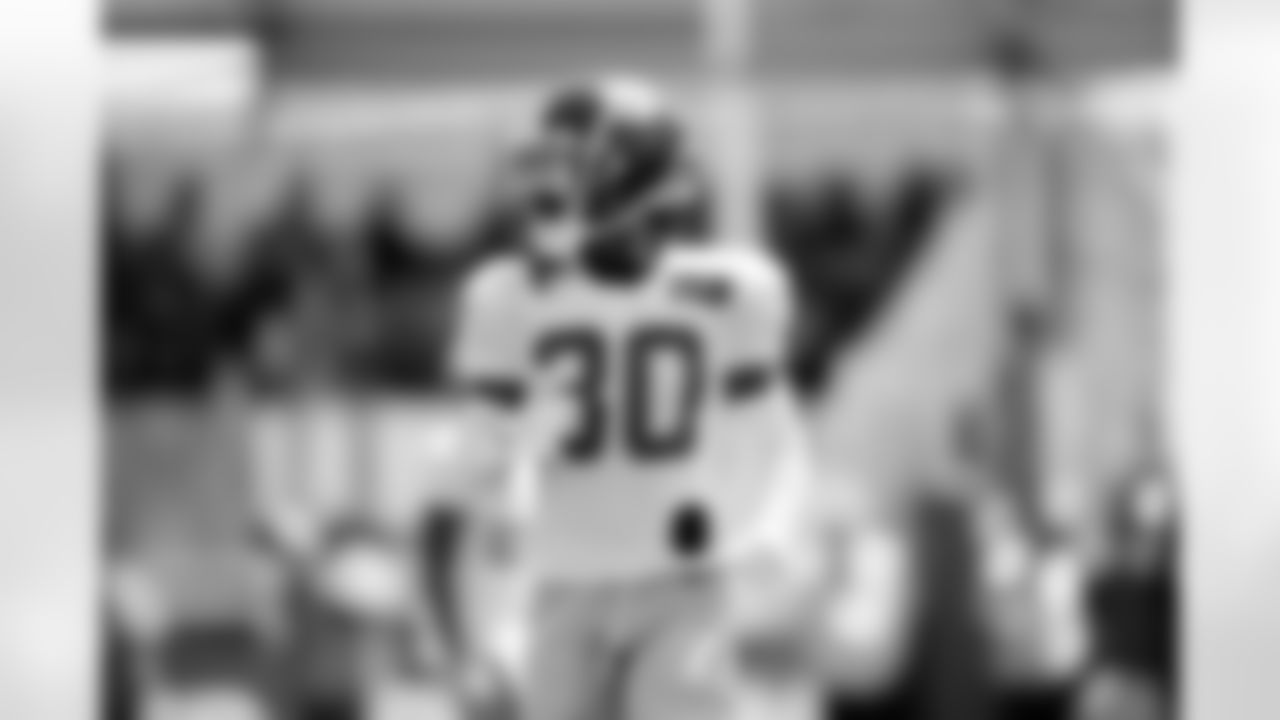 CB Darnay Holmes (30)