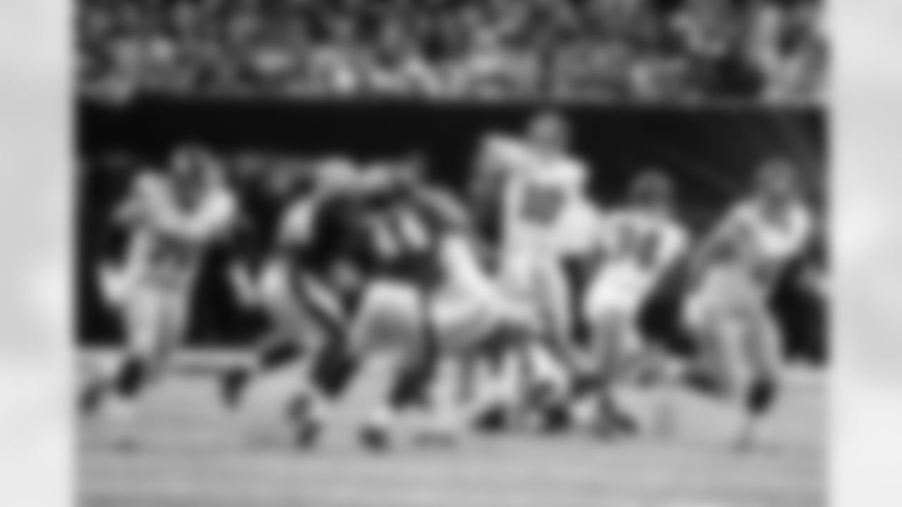 New York Giants quarterback Eli Manning (10) sets up to pass during an NFL game against the New Orleans Saints at the Mercedes Benz Superdome on November 1, 2015. Manning passed for 350 yards and six touchdowns. The Saints defeated the Texans 52-49. (Kevin Terrell via AP)