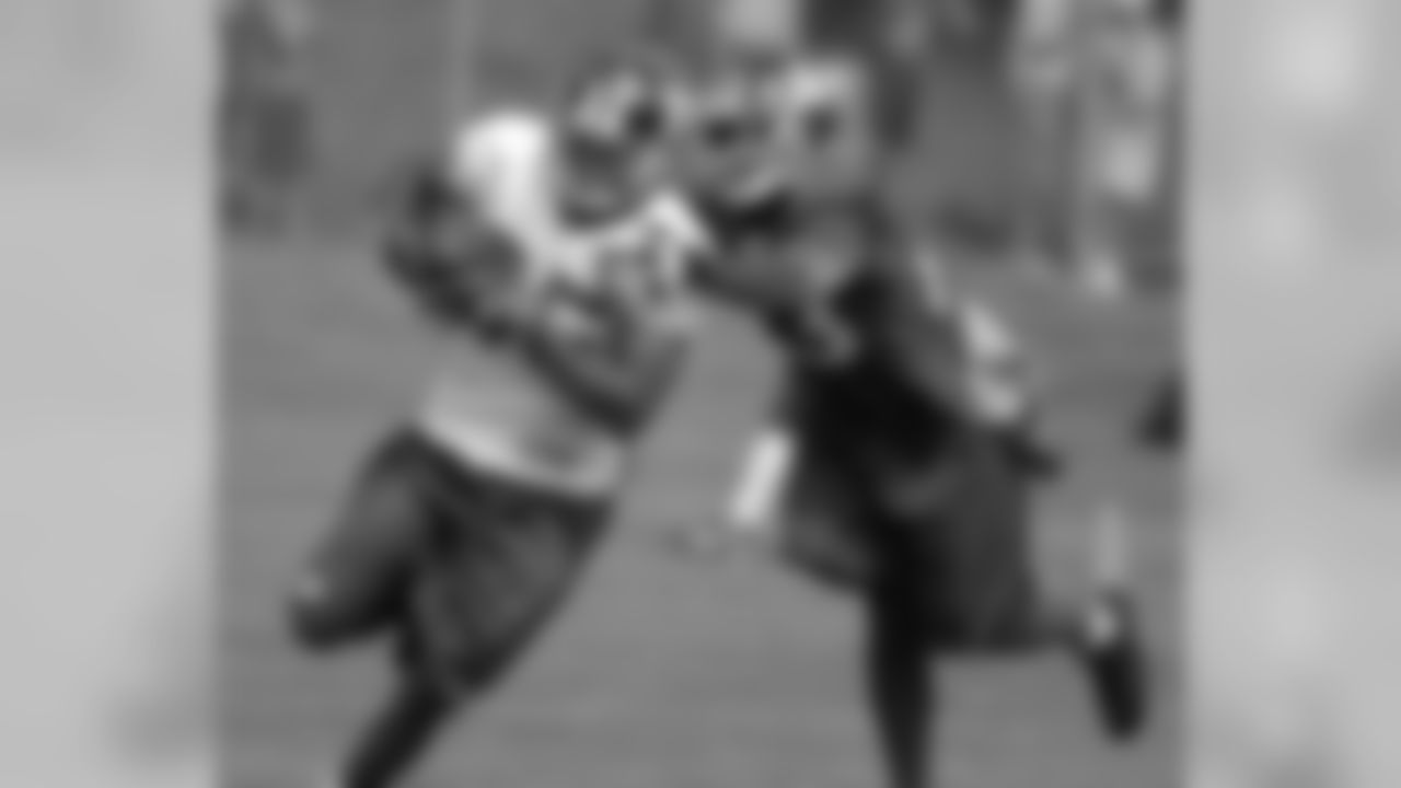 New York Giants wide receiver David Tyree, left, tries to evade cornerback Corey Webster (23) during practice at the NFL football team's training camp in Albany, N.Y., Saturday, July 28, 2007. (AP Photo/Tim Roske)