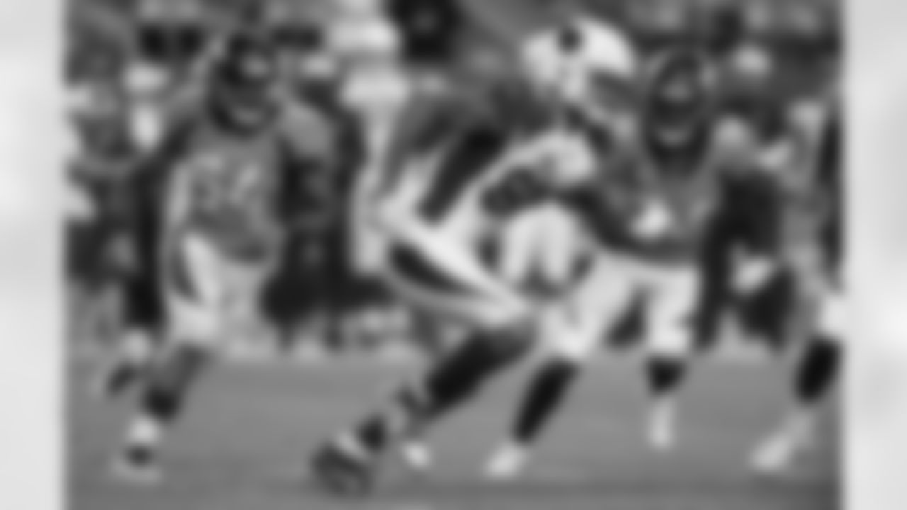 Arizona Cardinals tight end Ricky Seals-Jones runs against the Denver Broncosduring the first half of an NFL preseason football game, Thursday, Aug. 29, 2019, in Denver. (AP Photo/Jack Dempsey)