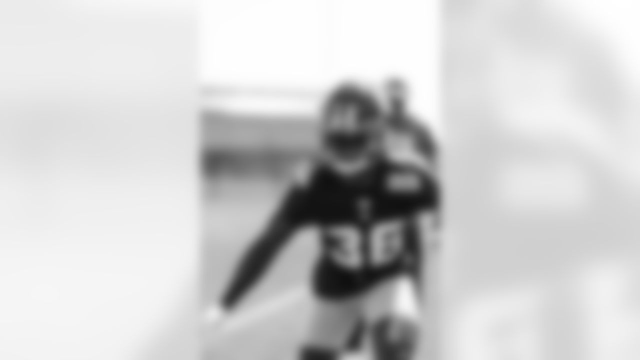 DB Deonte Banks (36)