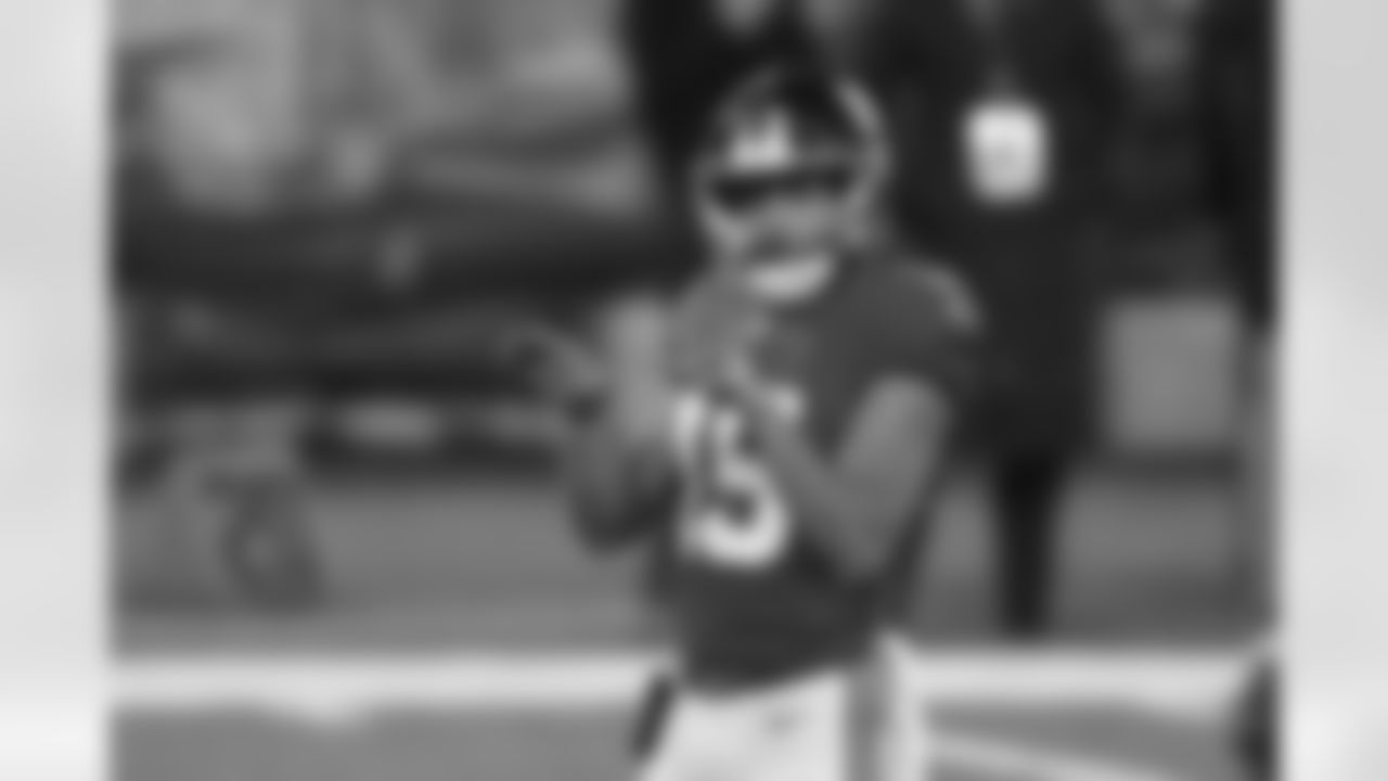 New York Giants wide receiver Golden Tate (15) gestures to teammates before an NFL football game against the Cleveland Browns Sunday, Dec. 20, 2020, in East Rutherford, N.J. (AP Photo/Seth Wenig)