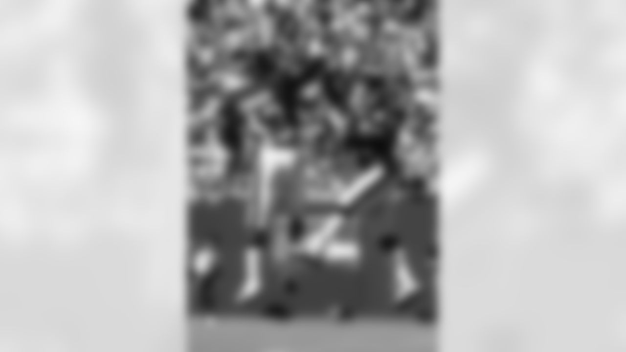 Sept. 20, 1987 - Safety Terry Kinard records three interceptions in the second game of the 1987 season, returning them for a total of 93 yards. His three picks are the most ever against the Cowboys and tied a franchise record.