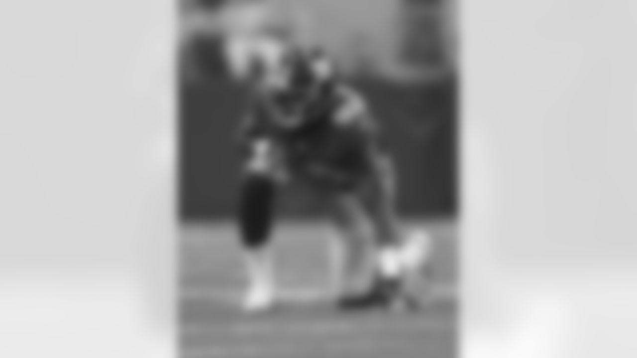 New York Giants defensive end Jason Pierre-Paul (90) lines up in a three-point stance during an NFL game against the Dallas Cowboys at AT&T Stadium on September 11, 2016. The Giants defeated the Cowboys 20-19. (Kevin Terrell via AP)
