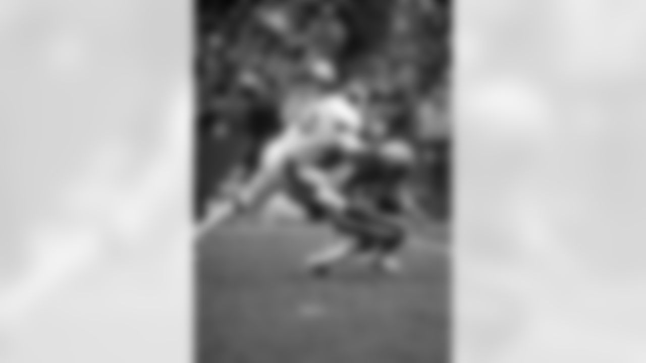 New York Giants linebacker Lawrence Taylor (56) sacks San Francisco 49ers quarterback Joe Montana (16) during the NFL 1984 NFC Divisional playoff game on December 29, 1984 in San Francisco, California. The 49ers won the game 21-10. (AP Photo/Paul Spinelli)