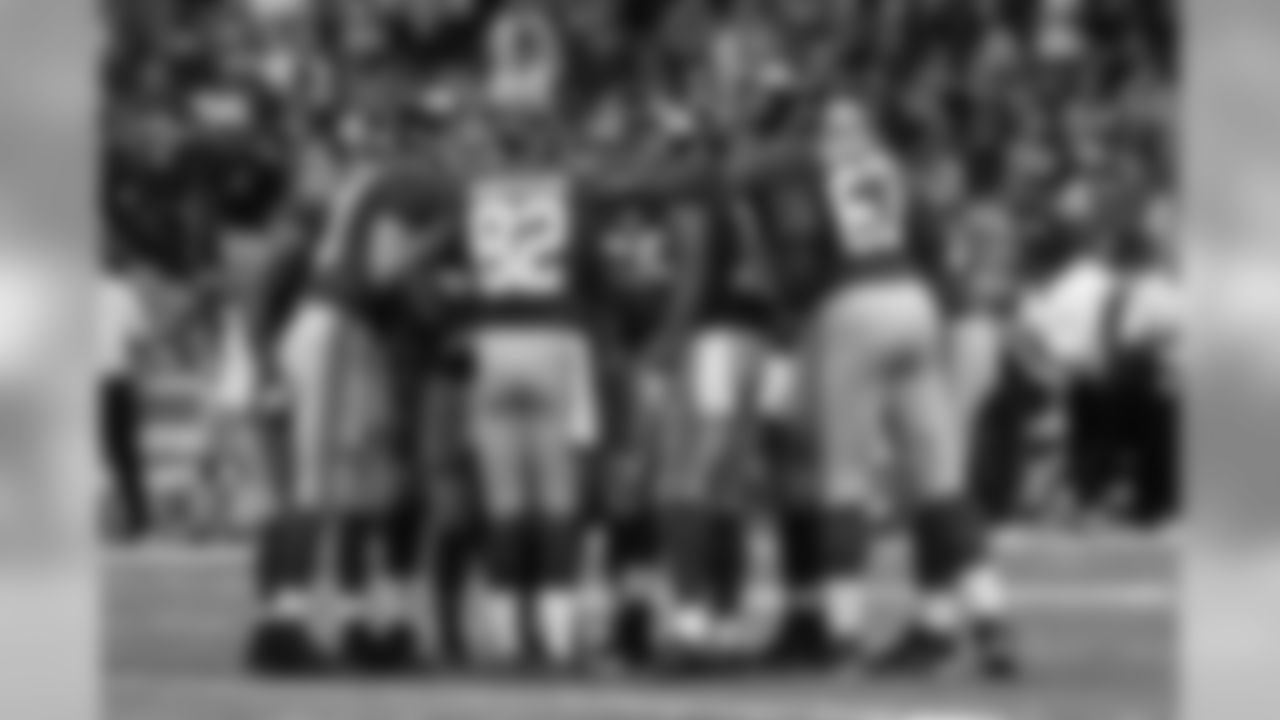The New York Giants huddle before a play against the New Orleans Saints during the first half of an NFL football game in New Orleans, Sunday, October 18, 2009. (AP Photo/Patrick Semansky)
