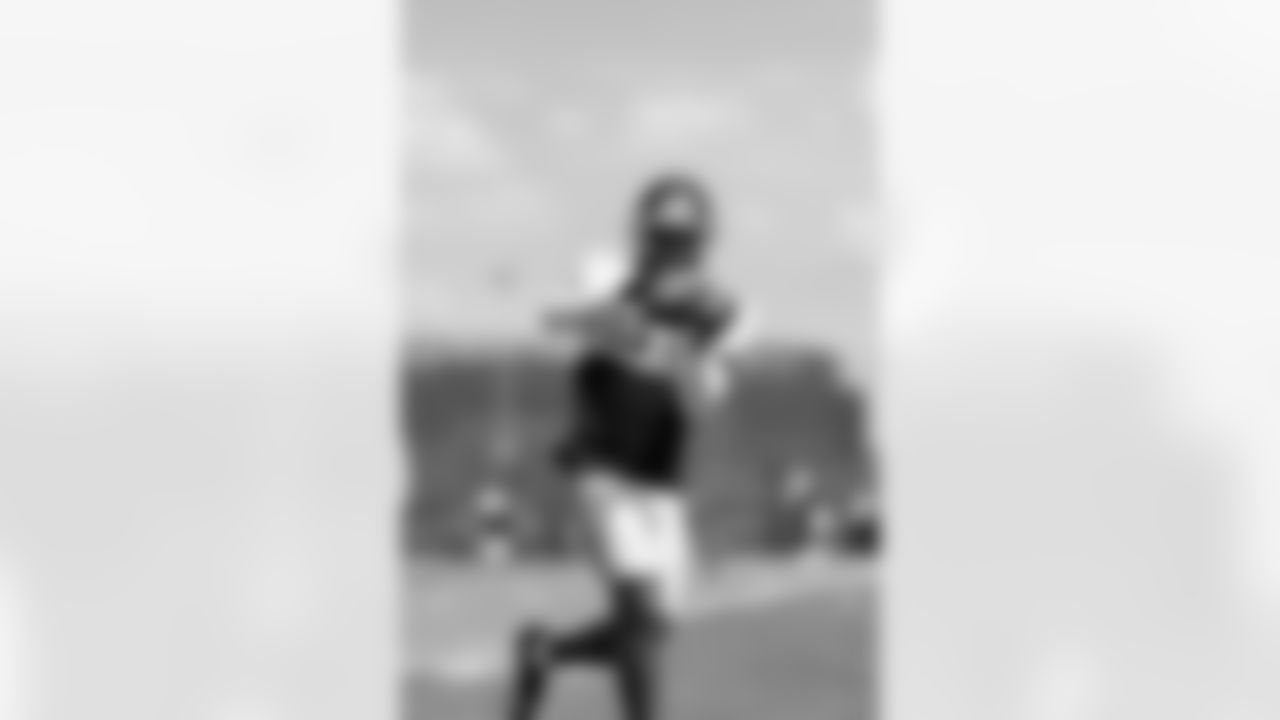 DB Deonte Banks (25)