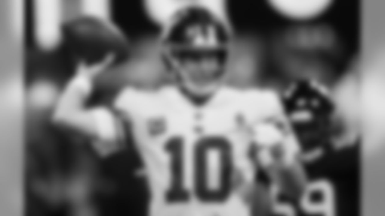 New York Giants quarterback Eli Manning (10) works against the Atlanta Falcons during the first half of an NFL football game, Monday, Oct. 22, 2018, in Atlanta. (AP Photo/John Bazemore)