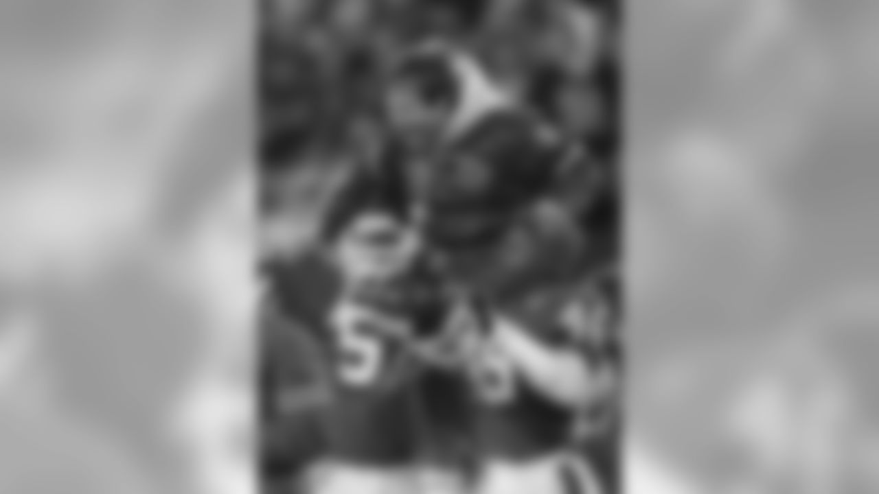 Giants defensive coordinator Bill Belichick is carried off the field on the shoulders of Thomas Johnson, left, and Greg Lasker after the Giants shutout the Washington Redskins to win the NFC Championship, 17-0, at the Meadowlands in East Rutherford, N.J., Jan. 12, 1987. (AP Photo)