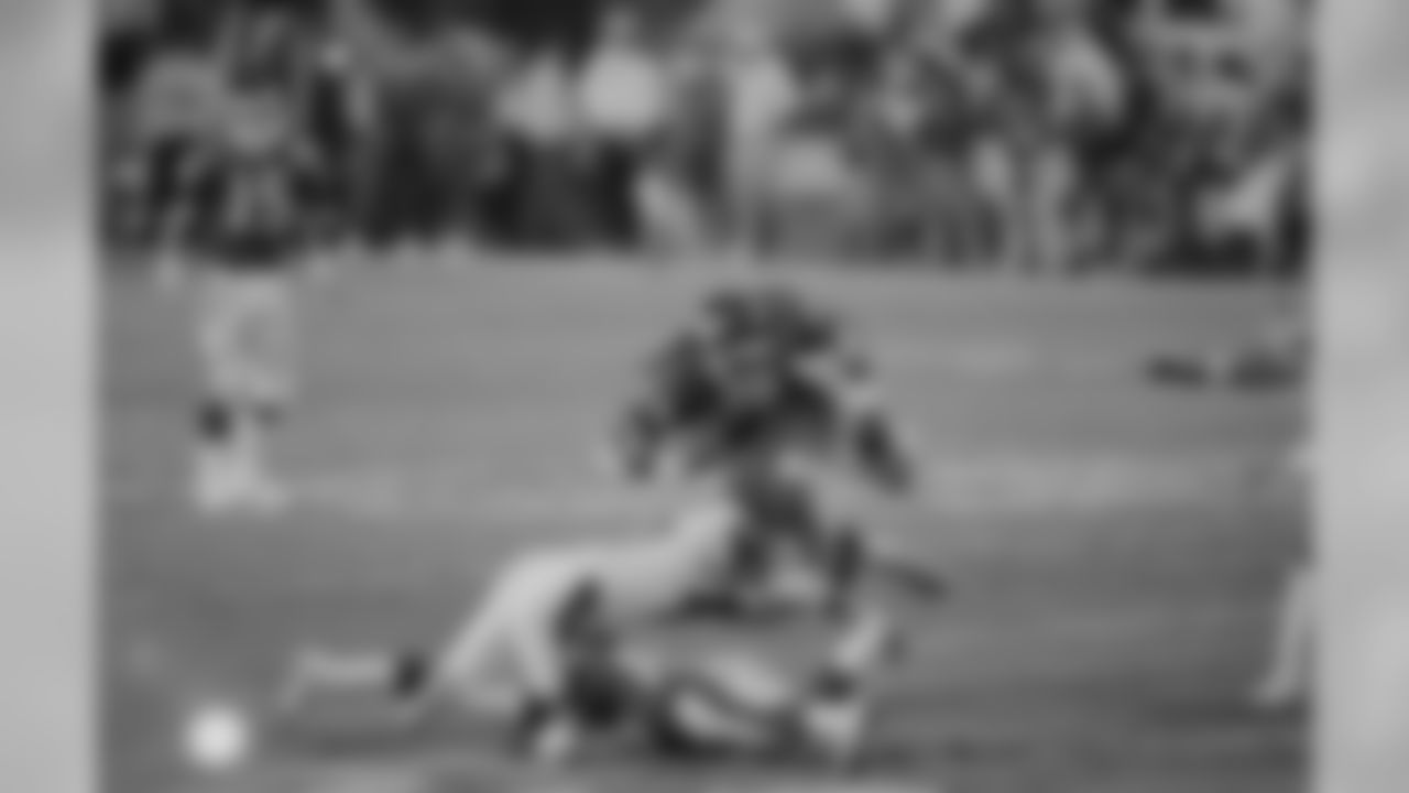 New York Giants running back Ottis Anderson (24) carries the ball as he leaps over Buffalo Bills Kirby Jackson during fourth quarter of Super Bowl XXV at Tampa Stadium Sunday, Jan. 27, 1991. Giants Stephen Baker is under Jackson. The Giants defeated the Bills 20-19. (AP Photo/Bill Haber)