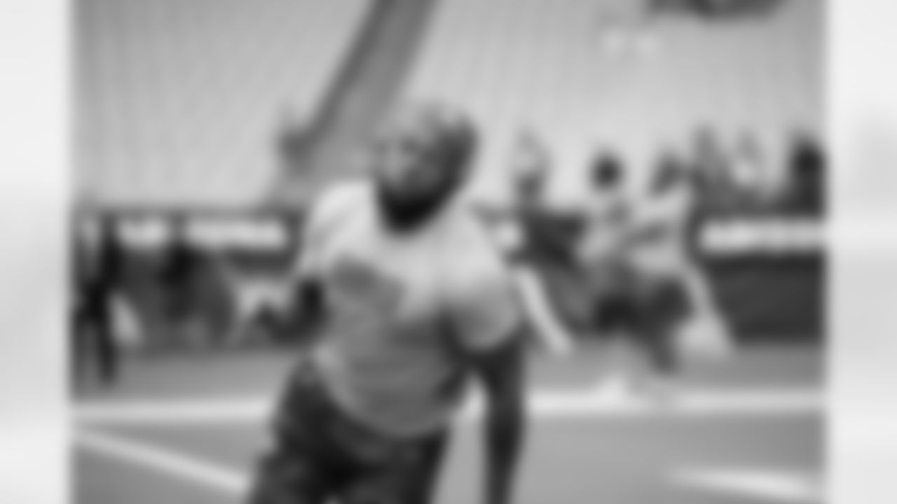 OLB Kayvon Thibodeaux (5)
