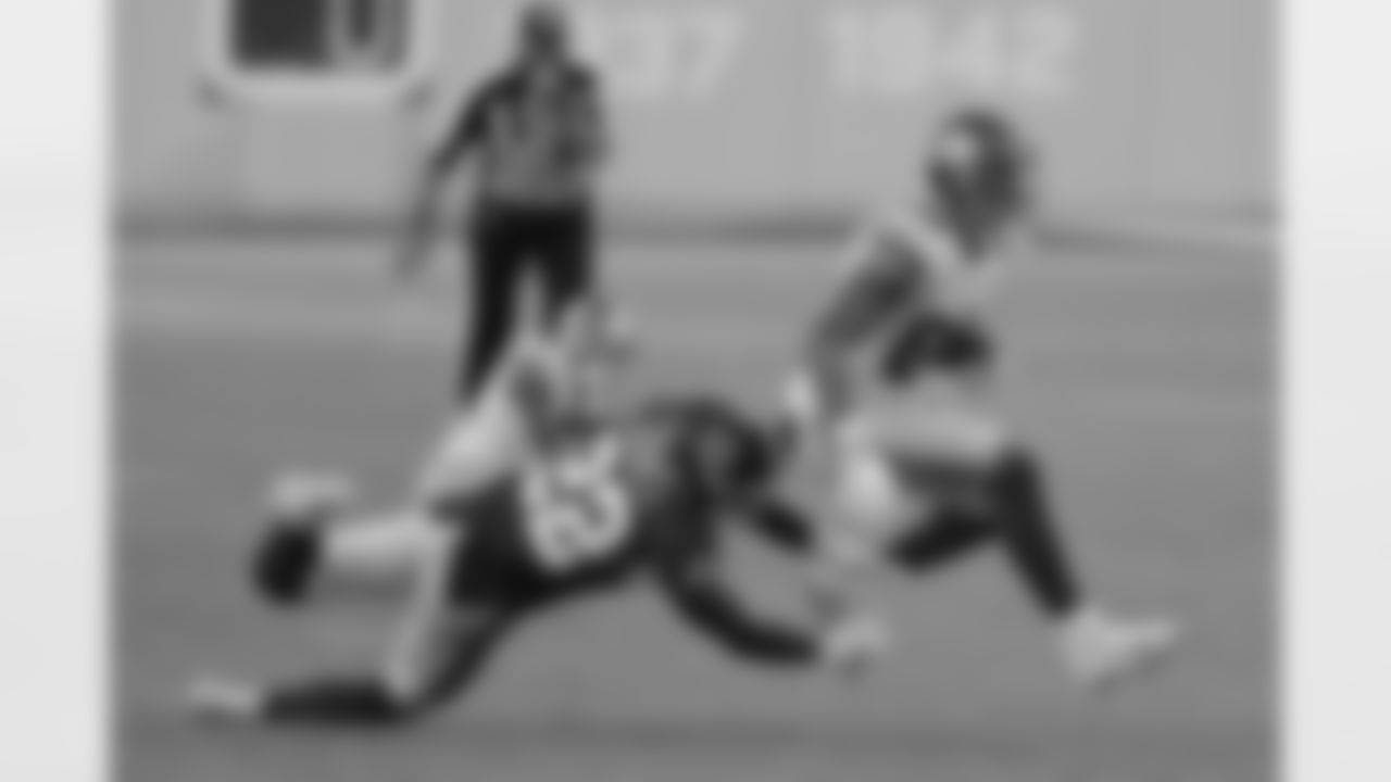 New York Giants tight end Evan Engram (88) runs the ball during an NFL football game against the Washington Football Teamon Sunday, November 8, 2020 in Landover, Maryland. (Mikey Owens/NFL)