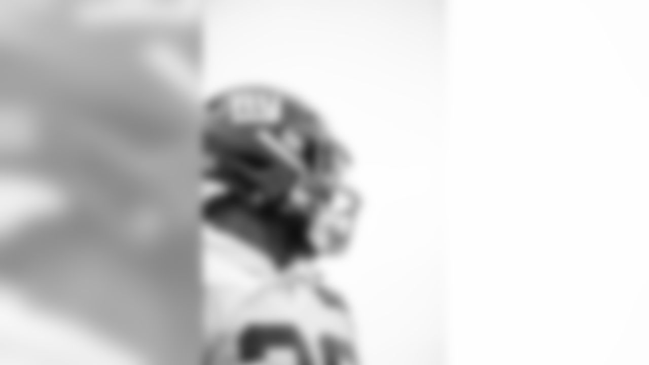 RB Saquon Barkley (26)
