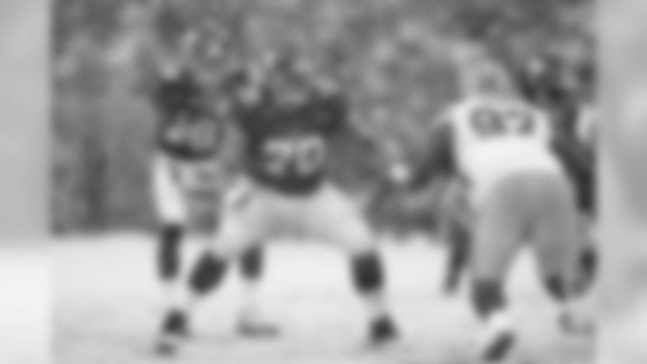 New York Giants offensive lineman Kevin Zeitler (70) blocks during an NFL game against the Green Bay Packers, Sunday Dec.1 2019 in East Rutherford, N.J. The Packers defeated the Giants 31-13. (Damian Strohmeyer via AP)
