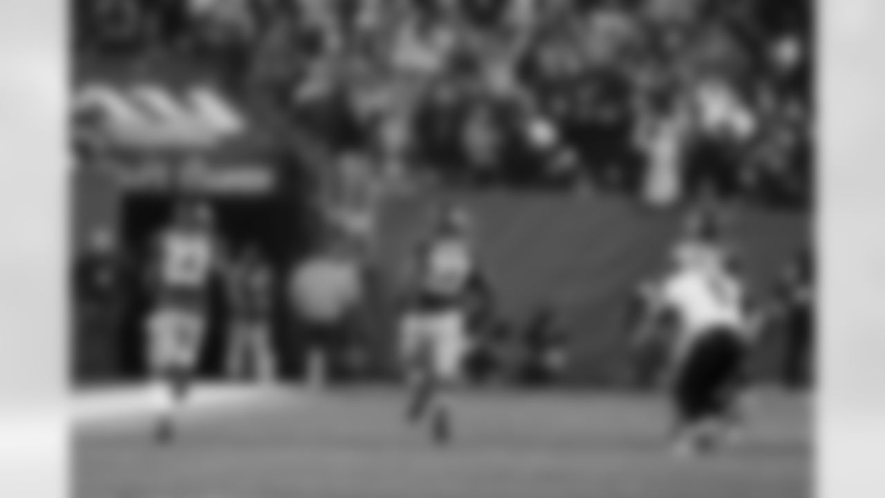 S Stevie Brown (Re-signed)