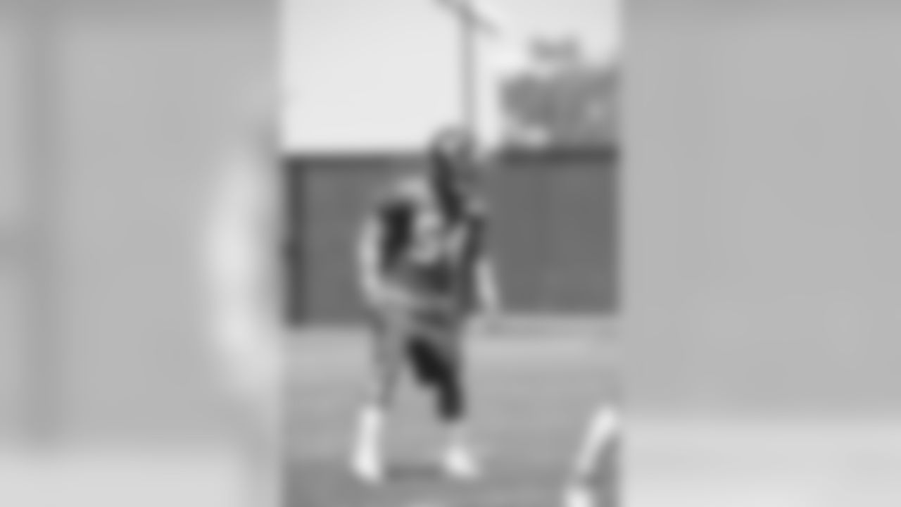 LB Jonathan Casillas