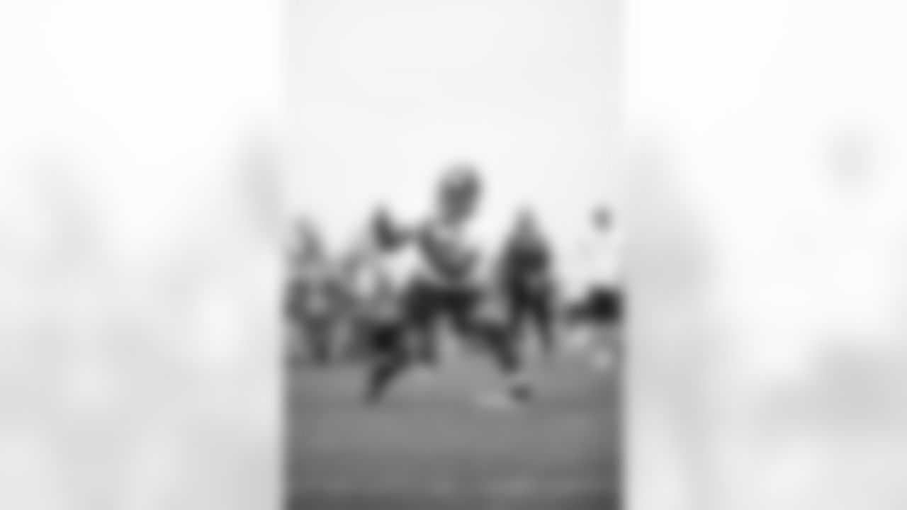 DE Antwaun Jackson (97)