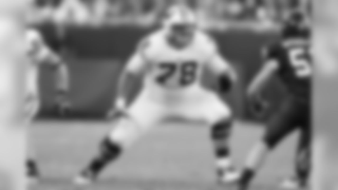 St. Louis Rams (trade): OL Robert Havenstein