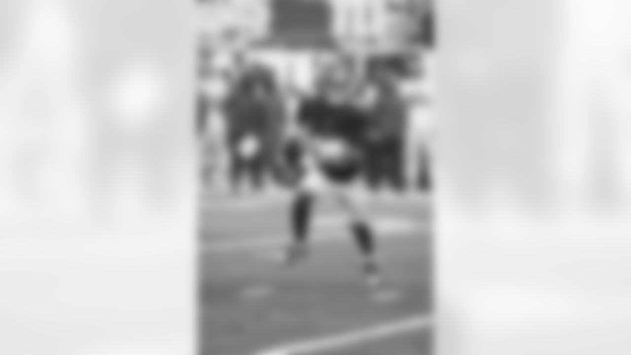 QB Tommy DeVito