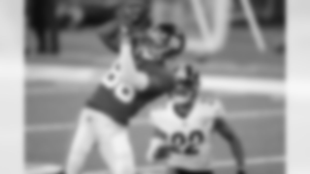 New York Giants wide receiver Darius Slayton (86) catches a touchdown pass during an NFL football game against the Pittsburgh Steelers, Monday, Sep. 14, 2020 in East Rutherford, N.J. (Michael Owens/NFL)