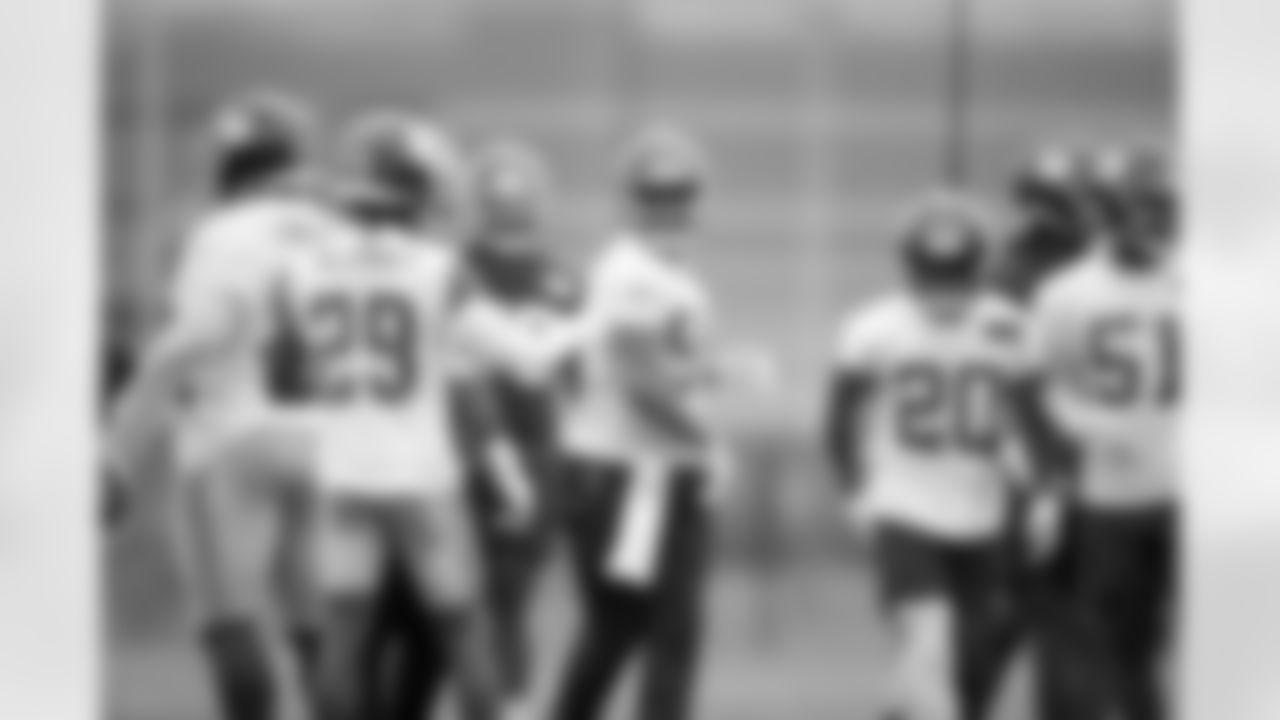LB Quincy Roche (95)