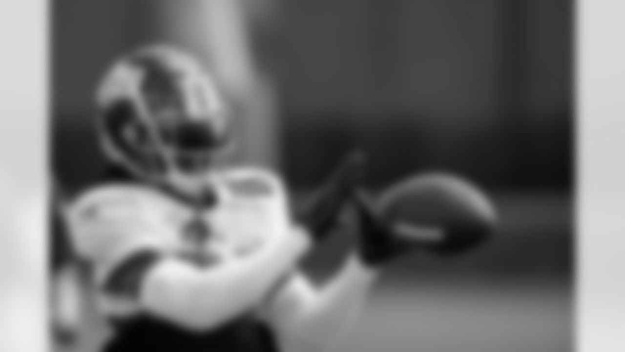 DB Deonte Banks (25)