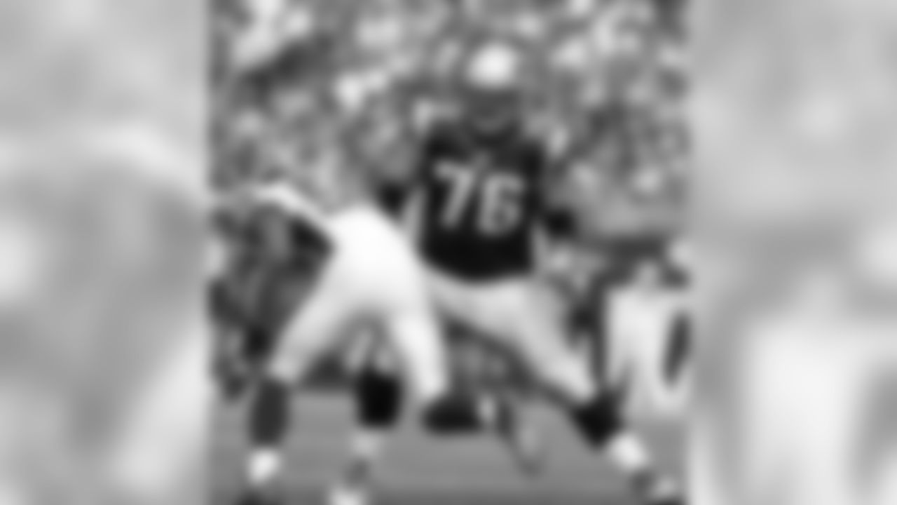 RT 76 Sebastian Vollmer(Backups: 74 Will Svitek, 60 Brice Schwab)