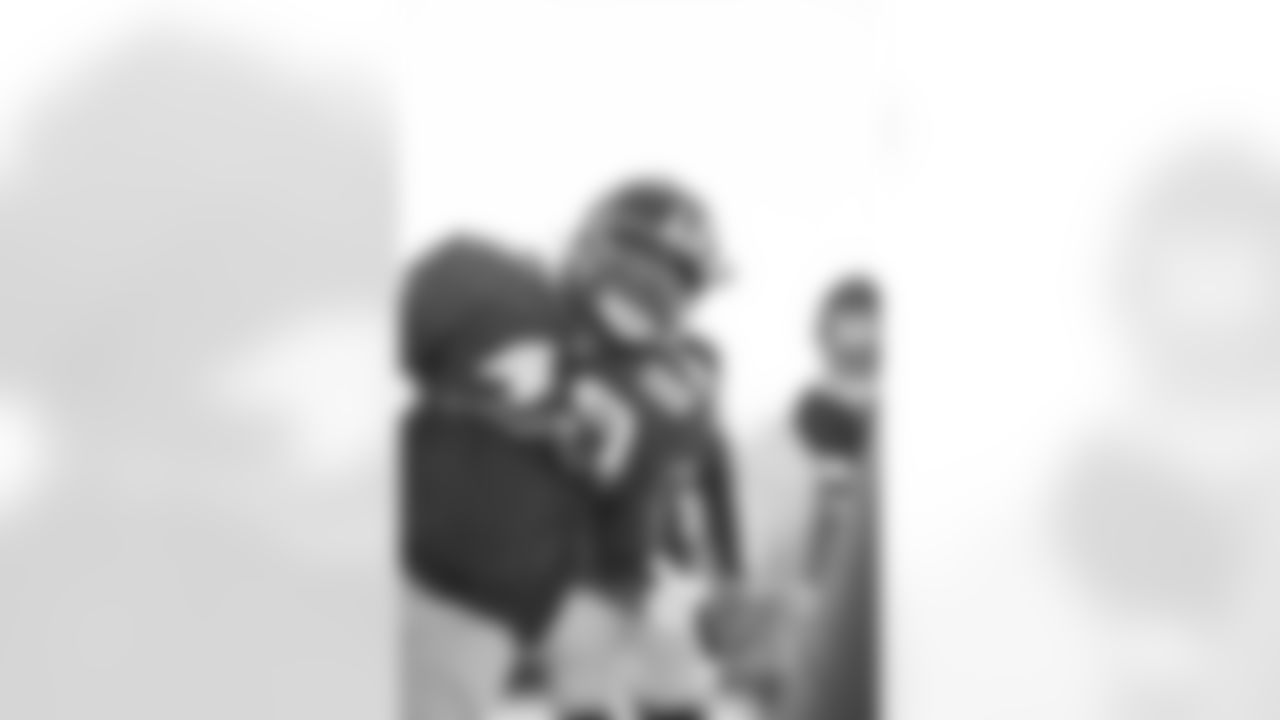 Benardrick McKinney (49)