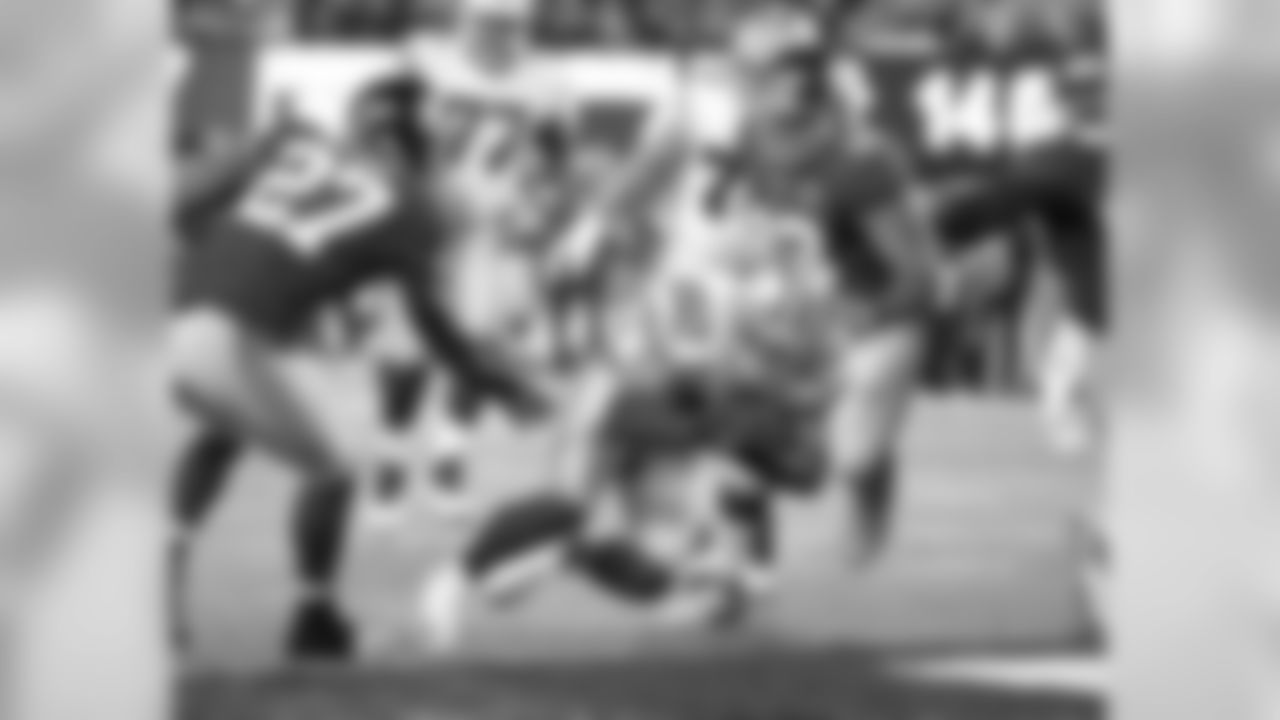 Quarterback Tony Romo responds with a 77-yard scoring drive that resulted in a four-yard touchdown pass to tight end Jason Witten.