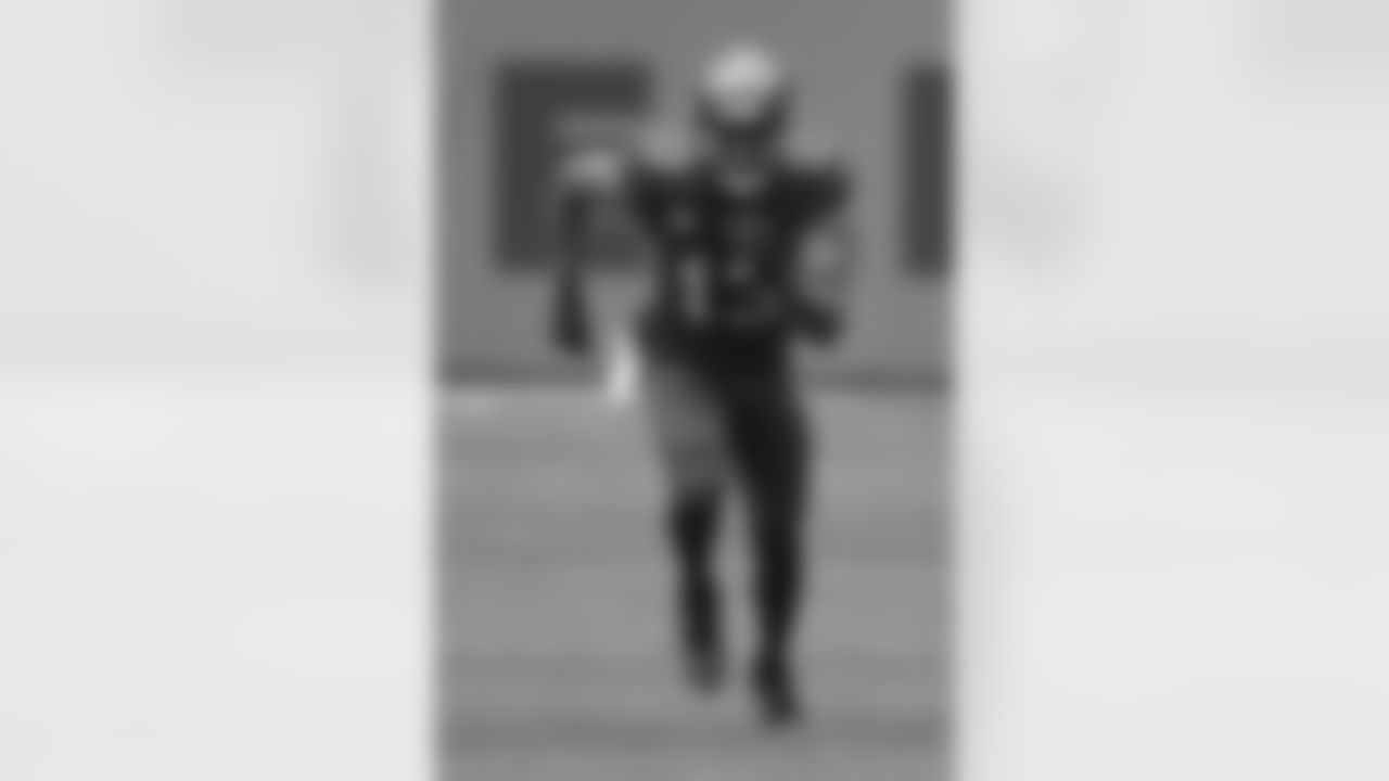 WR Mike Evans