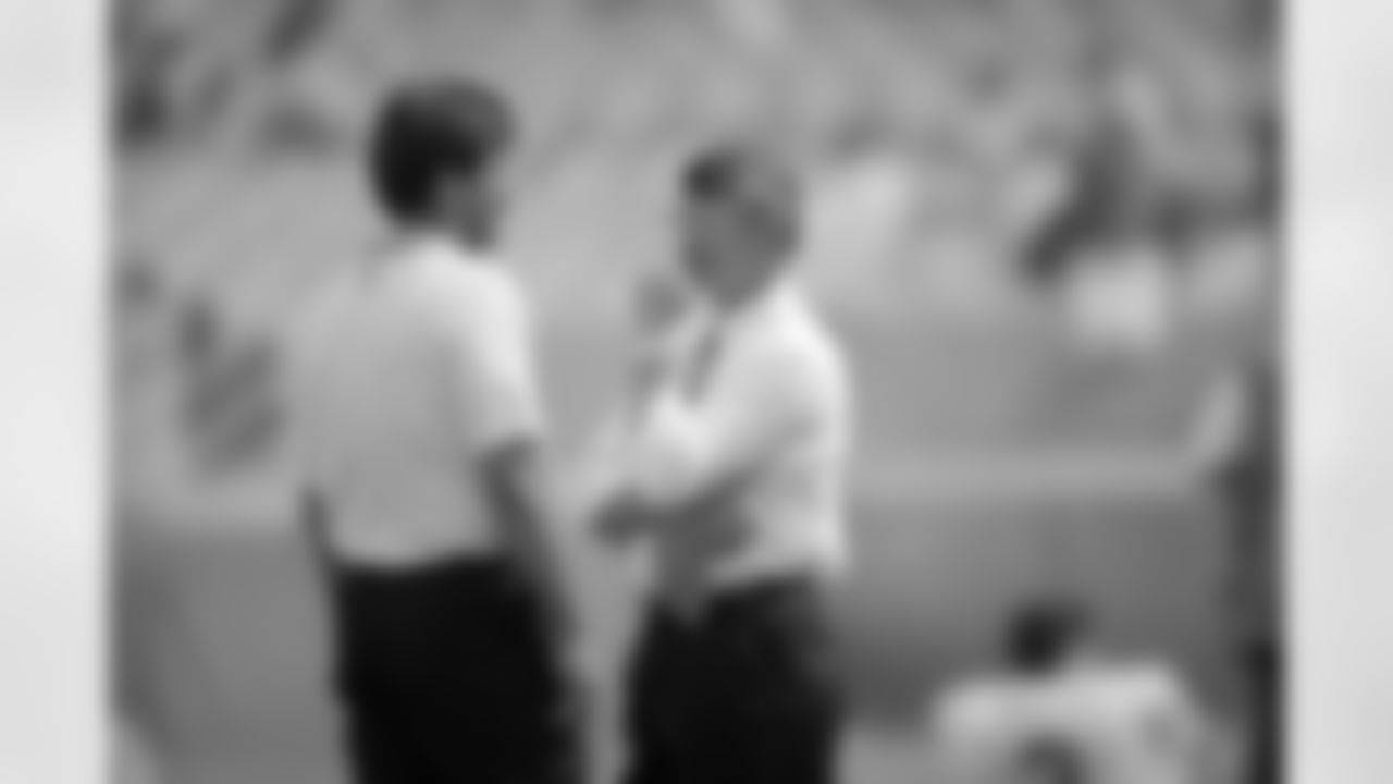 Chicago Bears head coach Dave Wannstedt, left, talks with New York Giants head coach Dan Reeves before the start of their game, Sunday, Sept. 5, 1993 in Chicago. (AP Photo/John Swart)