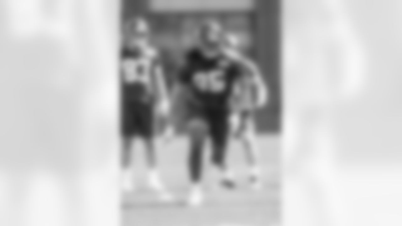 WR Kelvin Benjamin - Free Agent Signing