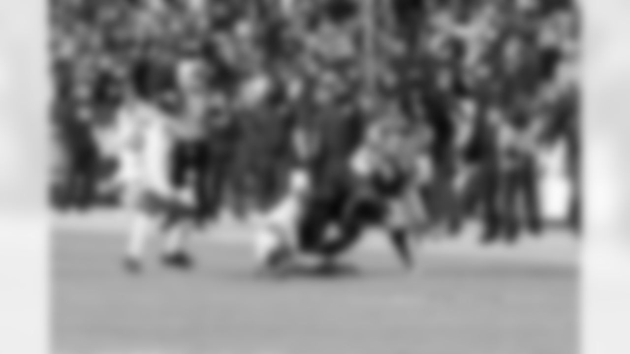 Darnay Holmes (30),