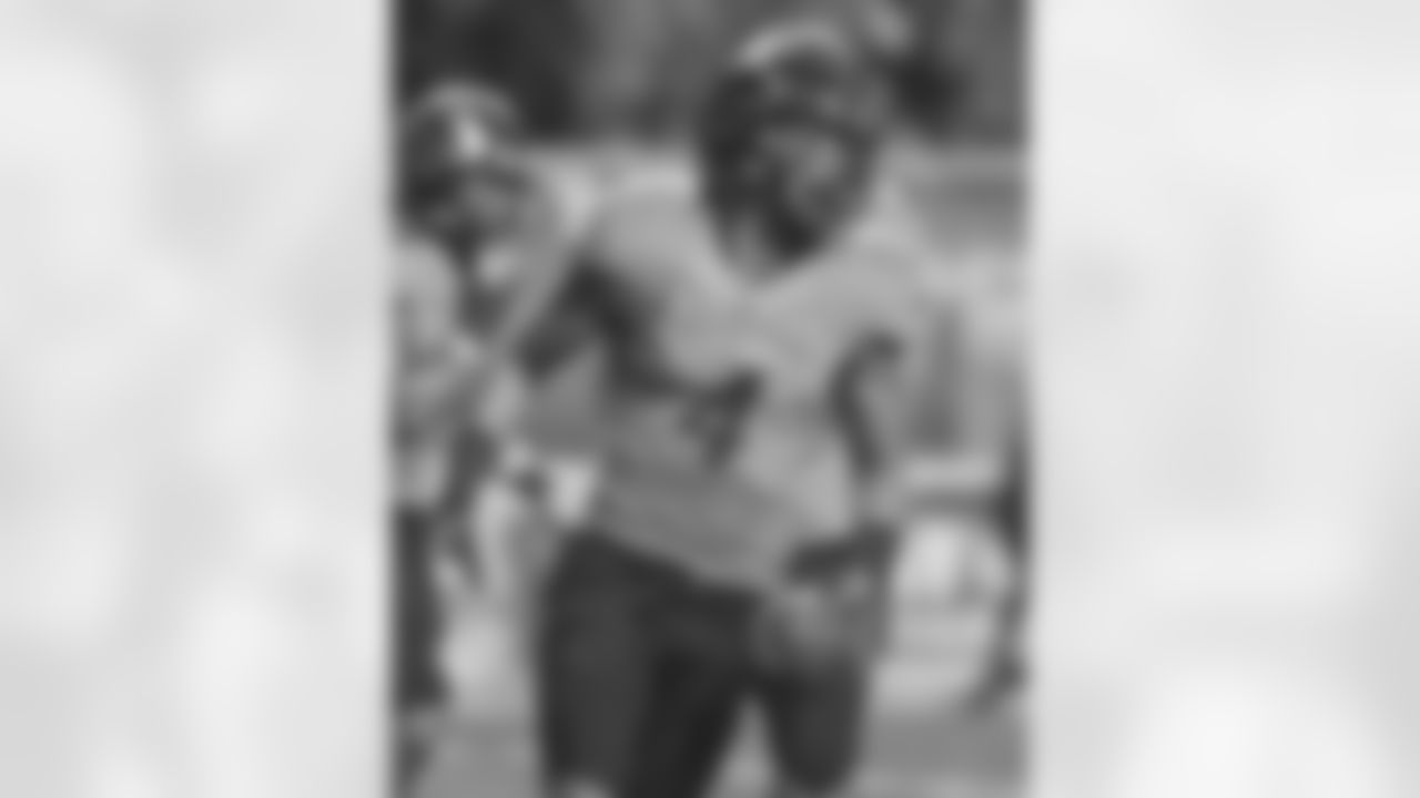 Safety Darian Thompson Class: 2011 High School: Paraclete (Lancaster, Calif.) Rating: Three-star by ESPN and Rivals Choices: Boise State, Fresno State Committed: Boise State