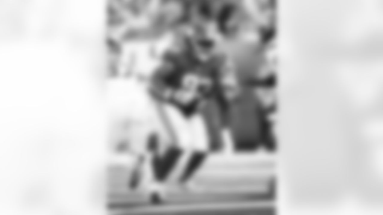 DL Rakeem Nunez-Roches