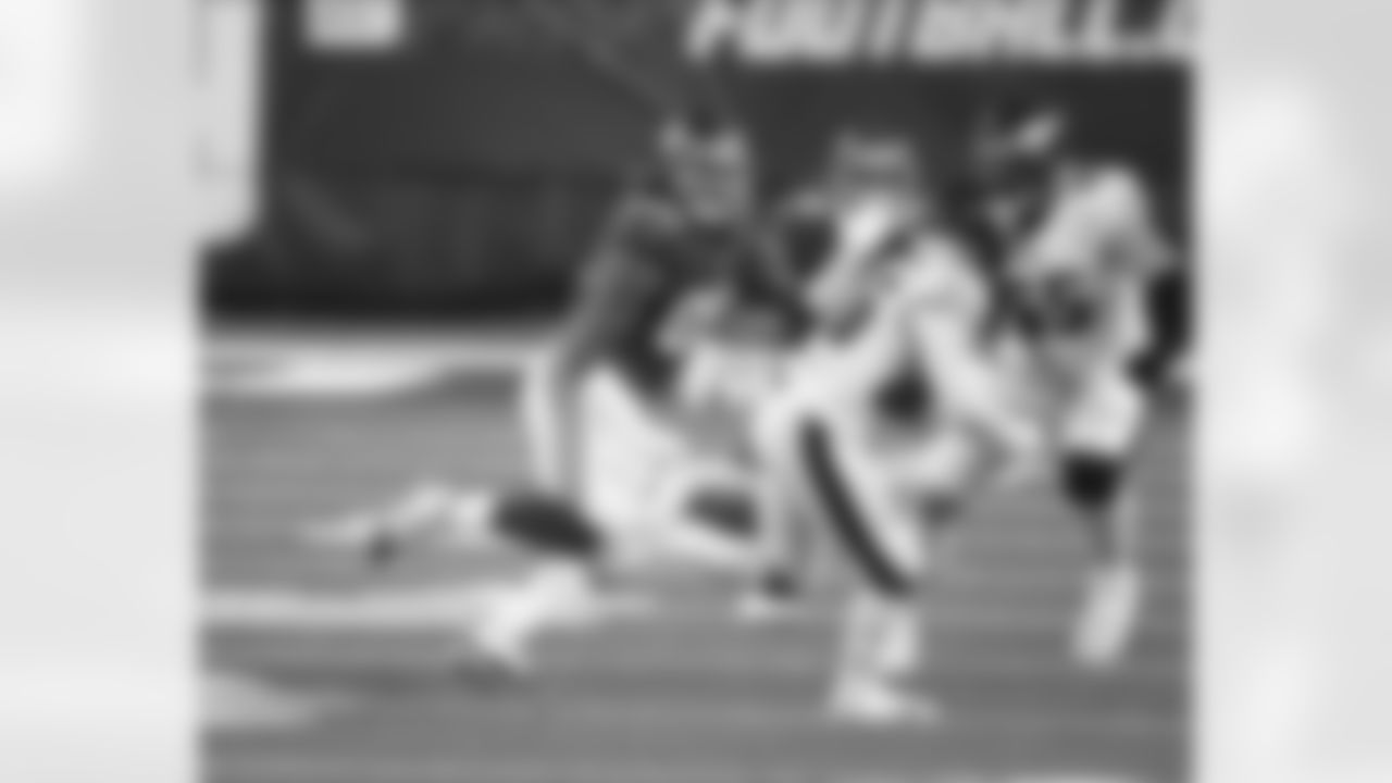 New York Giants defensive end Leonard Williams (99) chases Philadelphia Eagles running back Miles Sanders (26) during a week 10 regular season football game at MetLife Stadium on November 15th, 2020 in East Rutherford, New Jersey