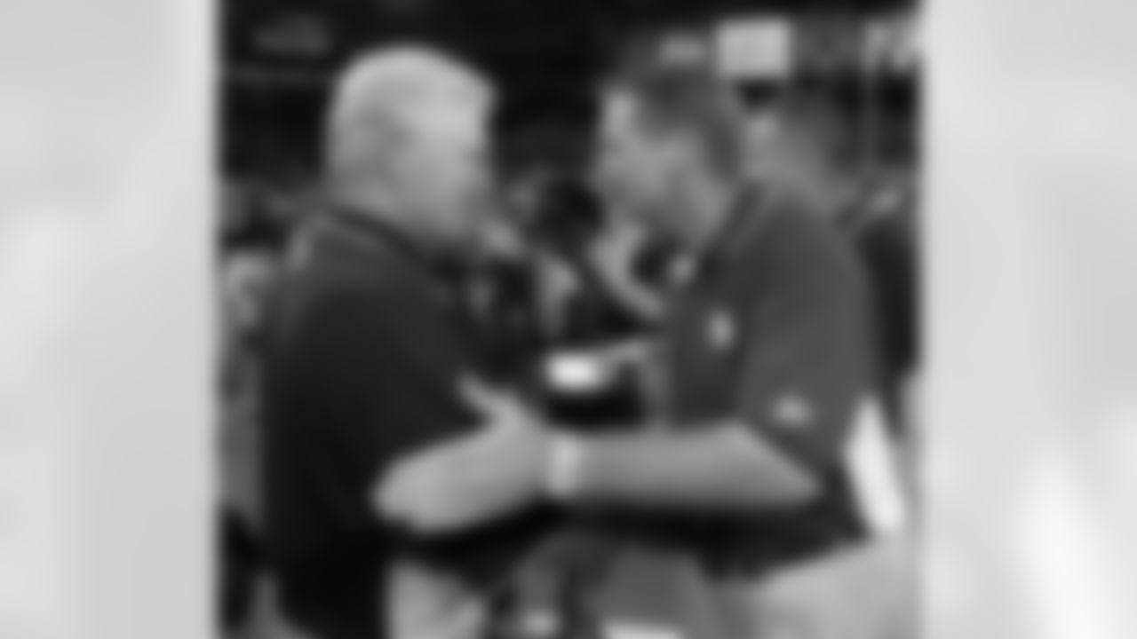 New York Giants head coach Jim Fassel meets St. Louis Rams head coach Mike Martz at mid field after the Giants beat the Rams 26-21 Sunday, Sept. 15, 2002 at the Edward Jones Dome in St.Louis. (AP Photo/Tom Gannam)