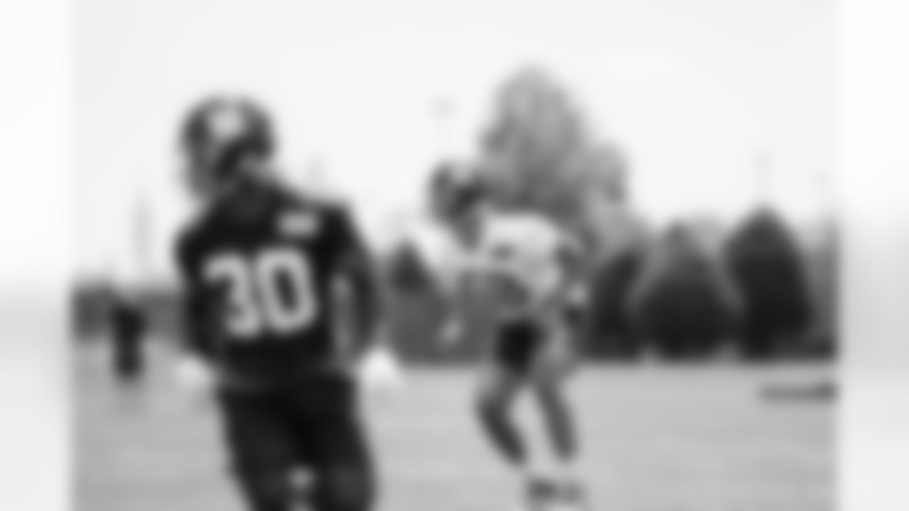 LB Elerson Smith (58)