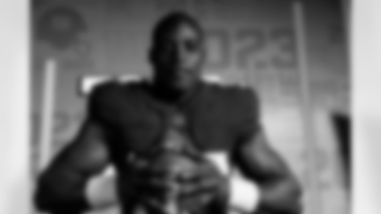 LB Jarrad Davis (57)