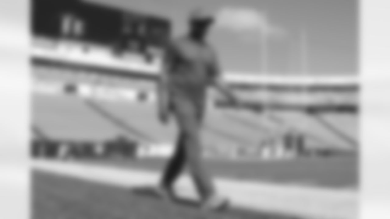 Buffalo Bills defensive coordinator Leslie Frazier walks on the field prior to the game against the Los Angeles Chargers on Sunday, Sept. 16, 2018, in Orchard Park, N.Y. (AP Photo/Rich Barnes)