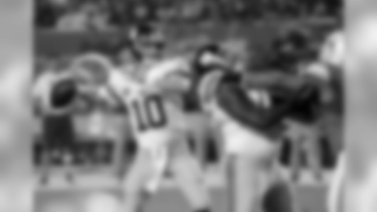 QB ELI MANNING