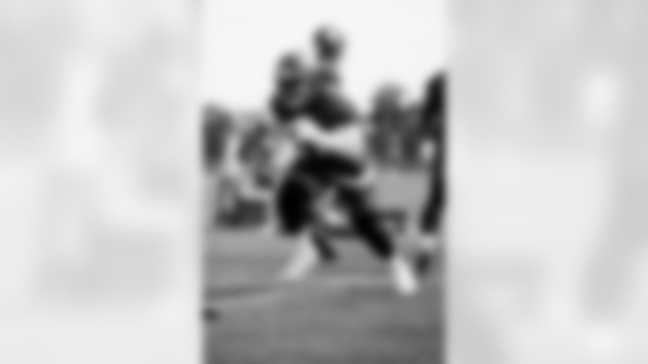 OL Jamil Douglas (77)