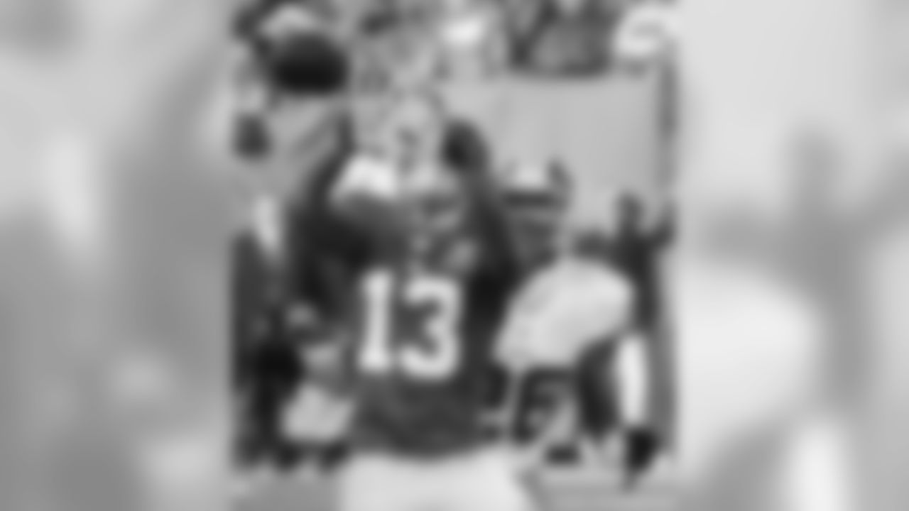WR Odell Beckham Jr.With 12 catches for 143 yards and three touchdowns against Washington, Beckham increased his season total to 972 yards, breaking Jeremy Shockey's franchise record for most receiving yards by a rookie.