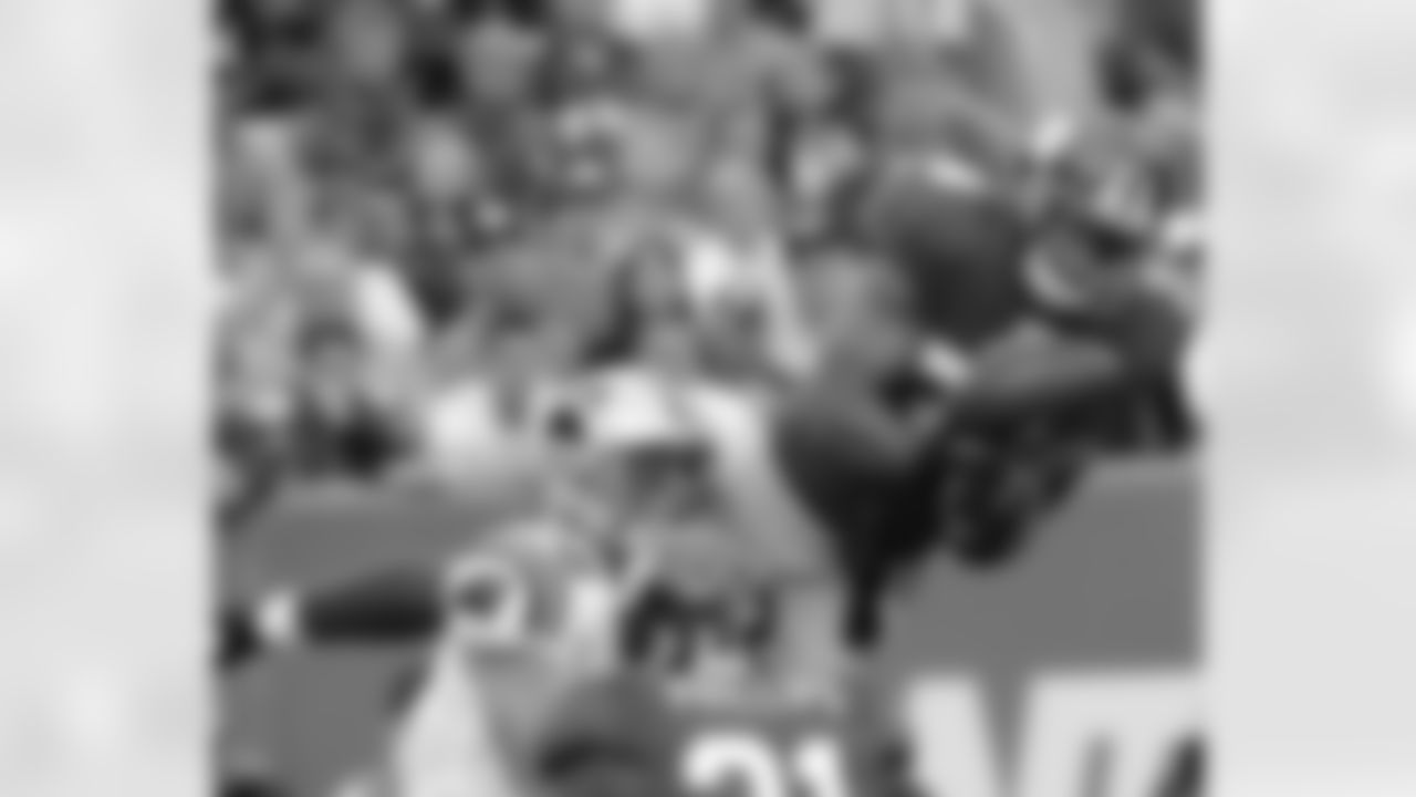 Safety Deon Grant recorded one of the many Giants defensive turnovers