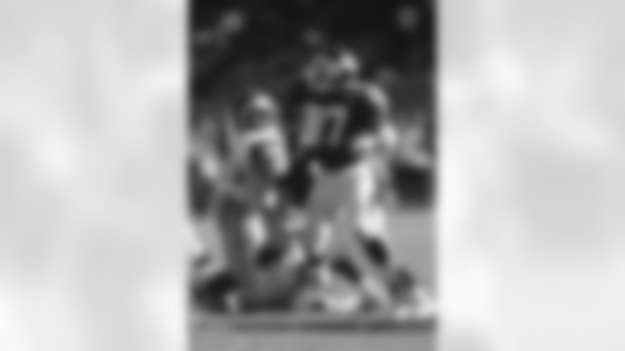 New York Giants linebacker Corey Miller (57) is seen in action during an NFL game against the Los Angeles Rams Oct. 16, 1994, in Los Angeles. (Kevin Terrell via AP)