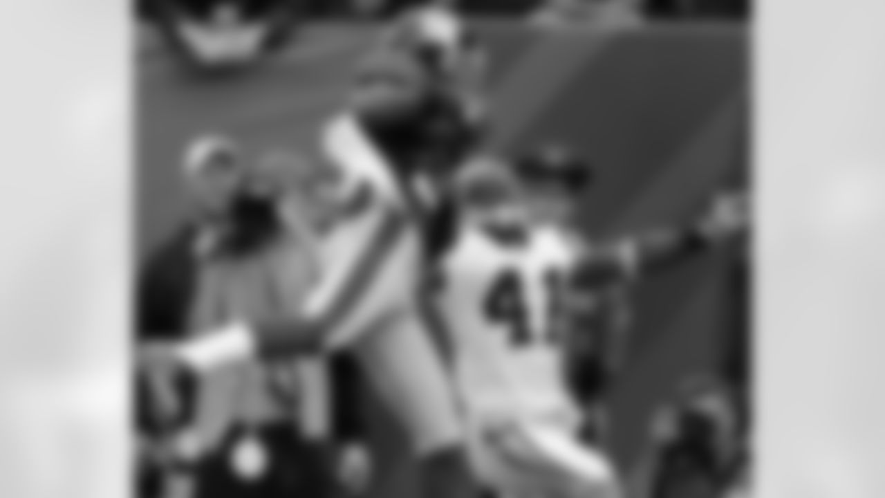 WR Hakeem Nicks hauls in one of his three touchdown catches
