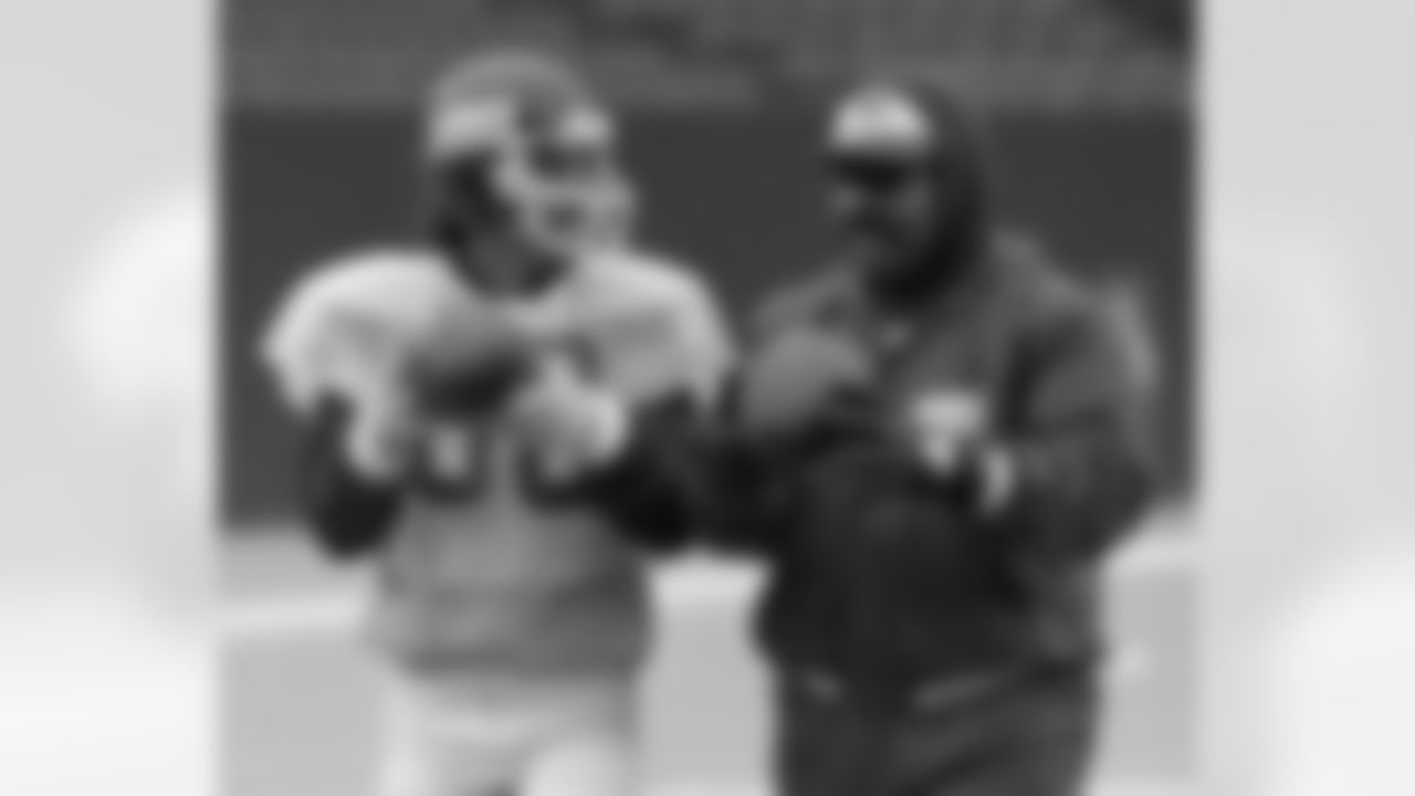 New York Giants Phil McConkey (20), punt return specialist and wide receiver talks with Romeo Crennel, special teams coach, as the two walk off the field carrying footballs after a practice session at Giants Stadium in East Rutherford, N.J., Dec. 30, 1986. (AP Photo/Bill Kostroun)
